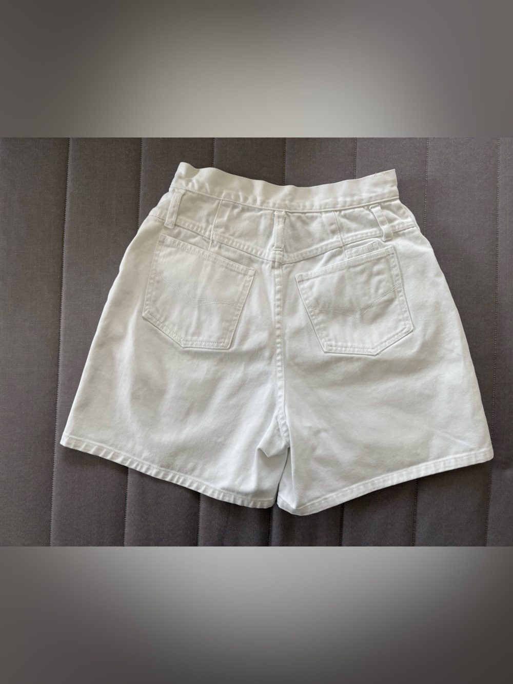 Vintage High-Rise White Denim Shorts for Women - Picture 2 of 12
